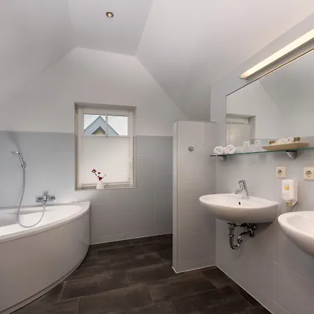 Precise Hafendorf فندق